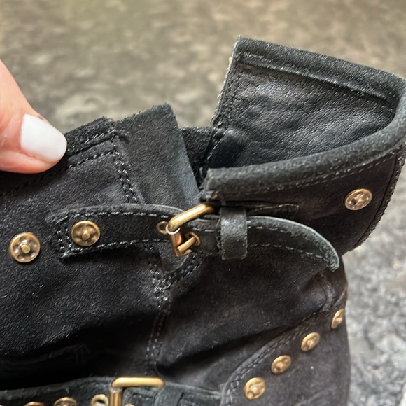 UGG Sz 9 Fabrizia Stud Boots Black Suede Goldtone Grommets Side Zip - Picture 9 of 11